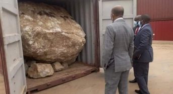 No, this pic of a rock in a container is not from Zimbabwe, but Malawi